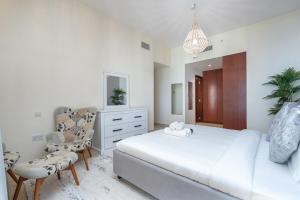 Fotografie z fotogalerie ubytování Huge Apartment Super close to the beach! v Dubaji