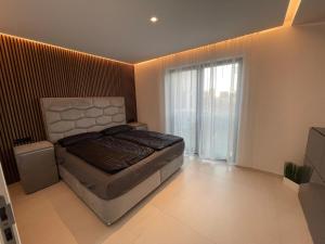 En eller flere senge i et værelse på Sunhill Primosten Resort Apartment Dario + 37 billeder