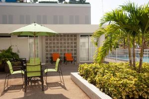 Zahrada ubytování Courtyard Miami Coral Gables