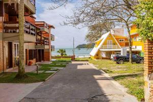 a street in a town with houses and a car at Exclusivo Apartamento com Vista Mar e Saída Direta para Praia in Bombinhas