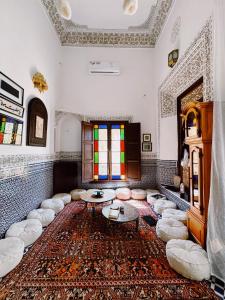 Posezení v ubytování Riad Zawiyat Fes