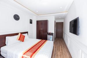 Postel nebo postele na pokoji v ubytování Phú Gia Hotel 99 Đường D1, KDC Him Lam, Tân Hưng, Quận7