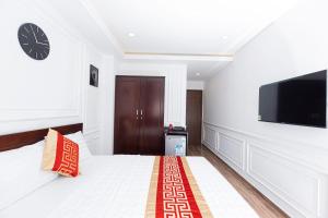 TV a/nebo společenská místnost v ubytování Phú Gia Hotel 99 Đường D1, KDC Him Lam, Tân Hưng, Quận7