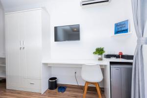Kuchyň nebo kuchyňský kout v ubytování Phú Gia Hotel 99 Đường D1, KDC Him Lam, Tân Hưng, Quận7
