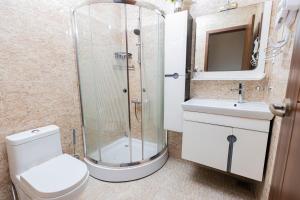 Koupelna v ubytování Phú Gia Hotel 99 Đường D1, KDC Him Lam, Tân Hưng, Quận7