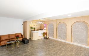 Vstupní hala nebo recepce v ubytování Phú Gia Hotel 99 Đường D1, KDC Him Lam, Tân Hưng, Quận7