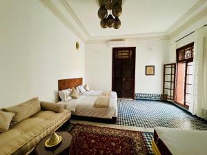 Posezení v ubytování Riad Zawiyat Fes