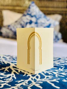 Postel nebo postele na pokoji v ubytování Riad Zawiyat Fes