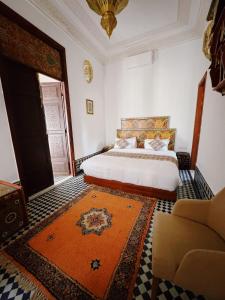 Postel nebo postele na pokoji v ubytování Riad Zawiyat Fes