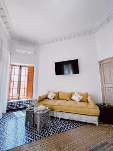 TV a/nebo společenská místnost v ubytování Riad Zawiyat Fes + 37 fotografií