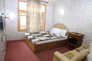 En eller flere senge i et værelse på Rustam Palace