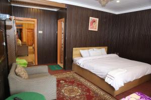 En eller flere senge i et værelse på Rustam Palace