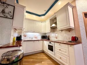 Afbeelding uit fotogalerij van 3 pièces 100m2 balcon centre juan 2 pas des plages in Antibes