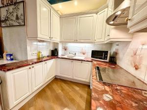 Afbeelding uit fotogalerij van 3 pièces 100m2 balcon centre juan 2 pas des plages in Antibes