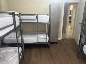 Postel nebo postele na pokoji v ubytování Buda Hostel