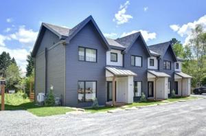 Το κτήριο όπου στεγάζεται  η παραθεριστική κατοικία