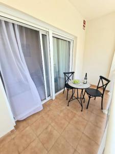 Rõdu või terrass majutusasutuses Apartament Sant Jaume D'enveja