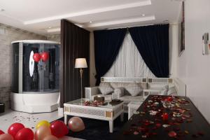 a living room with a couch and a table with balloons at Golden Bujari Bisha in Qal'at Bishah +79 photos