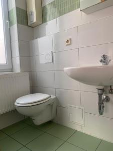 a bathroom with a toilet and a sink at Monteurwohnung in Aschersleben, 2 Zimmer, Küche, Bad, max 4 Personen in Aschersleben