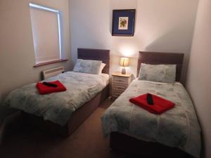 Postel nebo postele na pokoji v ubytování 10 Killarney Holiday Village