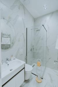 Koupelna v ubytování Dyrmo Hotel + 29 fotografií