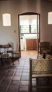 Ruang duduk di Casa Aply