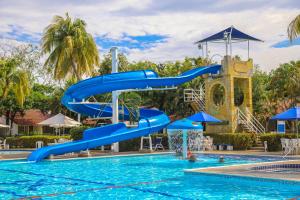 Bazén v ubytování Hotel Los Puentes Comfacundi nebo v jeho okolí