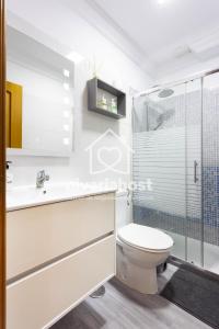 Koupelna v ubytování Ave Fénix San Isidro, by Nivariahost + 23 fotografií