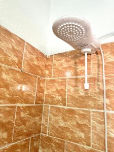 Un baño de Peaceful 1BR APT in Maculusso