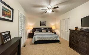 a bedroom with a bed and a ceiling fan at Casita Escondida in Alto