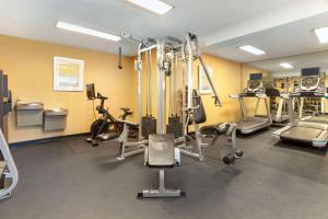Fitness centrum a/nebo fitness zařízení v ubytování Best Western Plus Rancho Cordova Inn