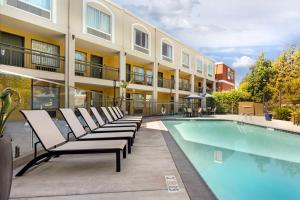 Bazén v ubytování Best Western Plus Rancho Cordova Inn nebo v jeho okolí