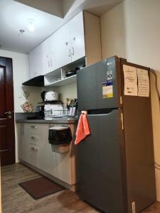 Kuchyň nebo kuchyňský kout v ubytování Condo in Silang Fullerton Suites - near tagaytay and nuvali