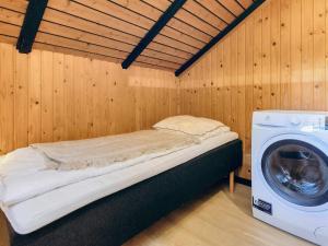 Postel nebo postele na pokoji v ubytování Three-Bedroom Holiday home in Rødby 28