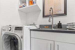 Foto dalla galleria di Beautiful 1-BR Flat Nestled Between Dupont & Logan a Washington
