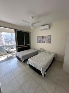 Ένα ή περισσότερα κρεβάτια σε δωμάτιο στο Pitangueiras o Melhor de Guarujá