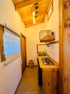 Kuchyň nebo kuchyňský kout v ubytování Cabañitas Remanso del Espíritu