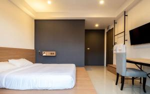 Postel nebo postele na pokoji v ubytování Kata Beach Poshtel Phuket