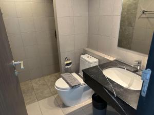 Koupelna v ubytování Kata Beach Poshtel Phuket