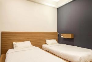 Postel nebo postele na pokoji v ubytování Kata Beach Poshtel Phuket