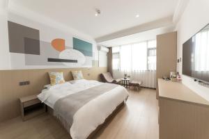 Uma cama ou camas num quarto em 乌镇闲情逸致精品民宿