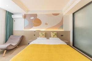 Uma cama ou camas num quarto em 乌镇闲情逸致精品民宿