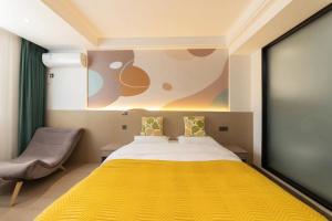 Uma cama ou camas num quarto em 乌镇闲情逸致精品民宿