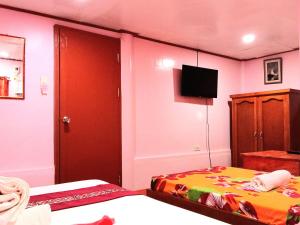 Postel nebo postele na pokoji v ubytování JayDin Travellers Inn