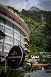 Nespecifikovaný výhled na hory nebo výhled na hory při pohledu z hotelu