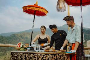Hostia v ubytovaní Maha Hills Resort by Mahaprana Experience