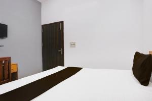 TV a/nebo společenská místnost v ubytování Hotel O HOTEL SHYAM RESIDENCY