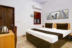Postel nebo postele na pokoji v ubytování Hotel O HOTEL SHYAM RESIDENCY