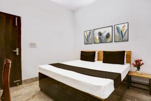 Postel nebo postele na pokoji v ubytování Hotel O HOTEL SHYAM RESIDENCY