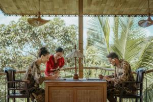 Hostia v ubytovaní Maha Hills Resort by Mahaprana Experience